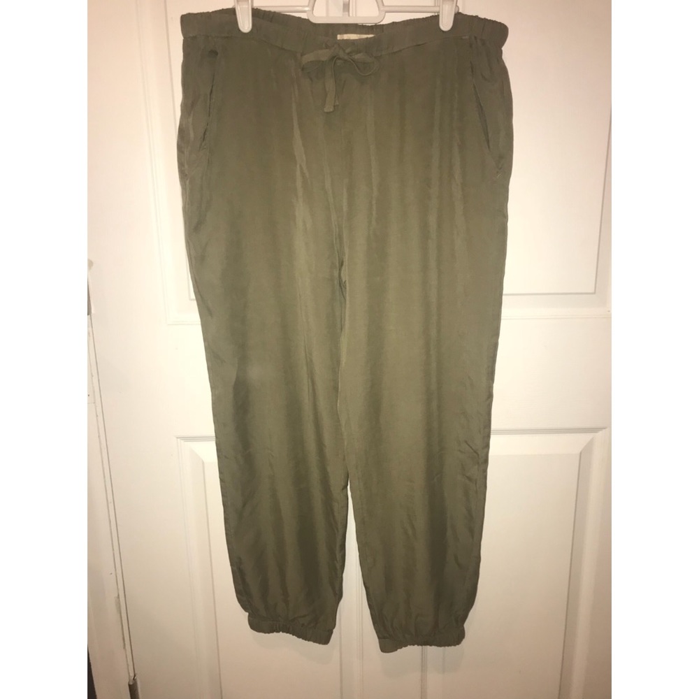 NWOT Anthropologie cloth and stone olive joggers